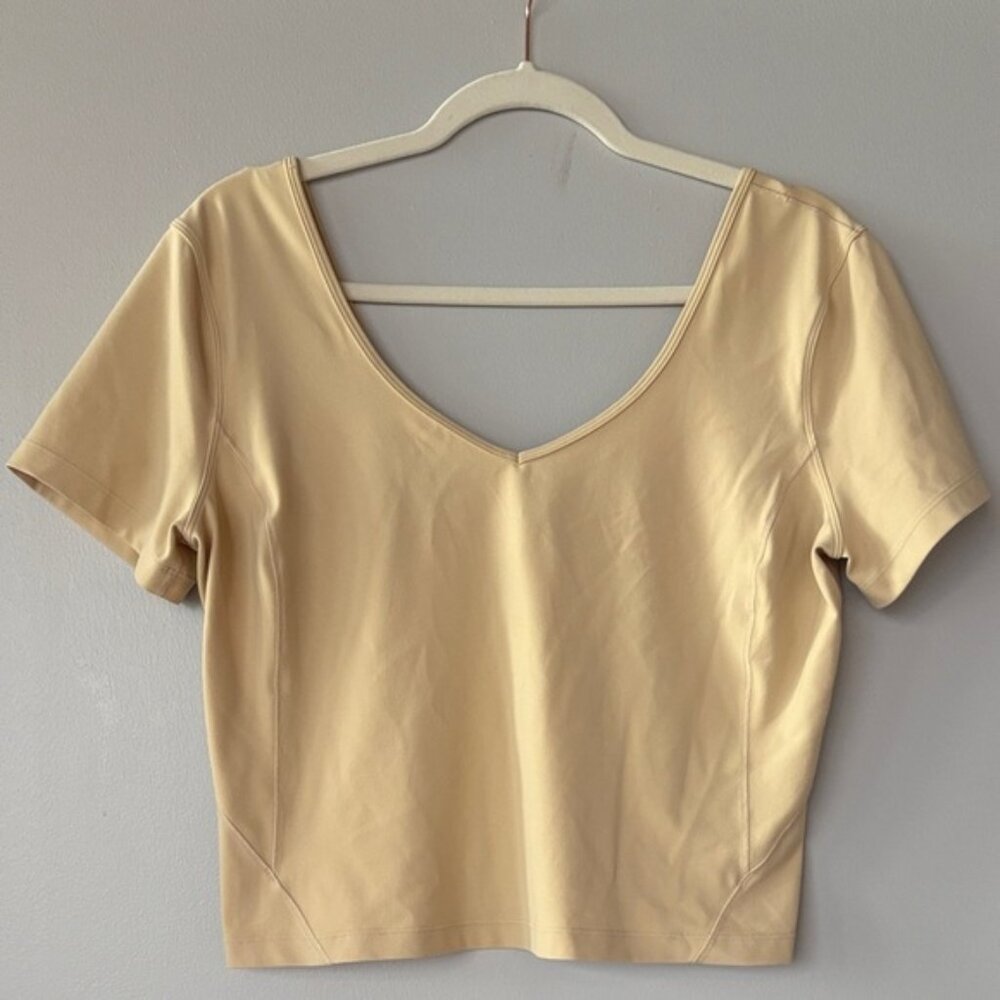 Lululemon Athletica Short Sleeve Top buttery soft performances fabric